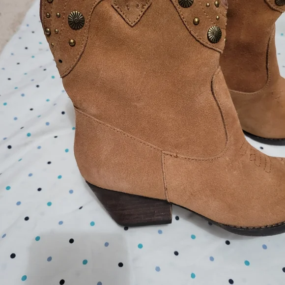 Very Volatile Boots NWT - Picture 2 of 3